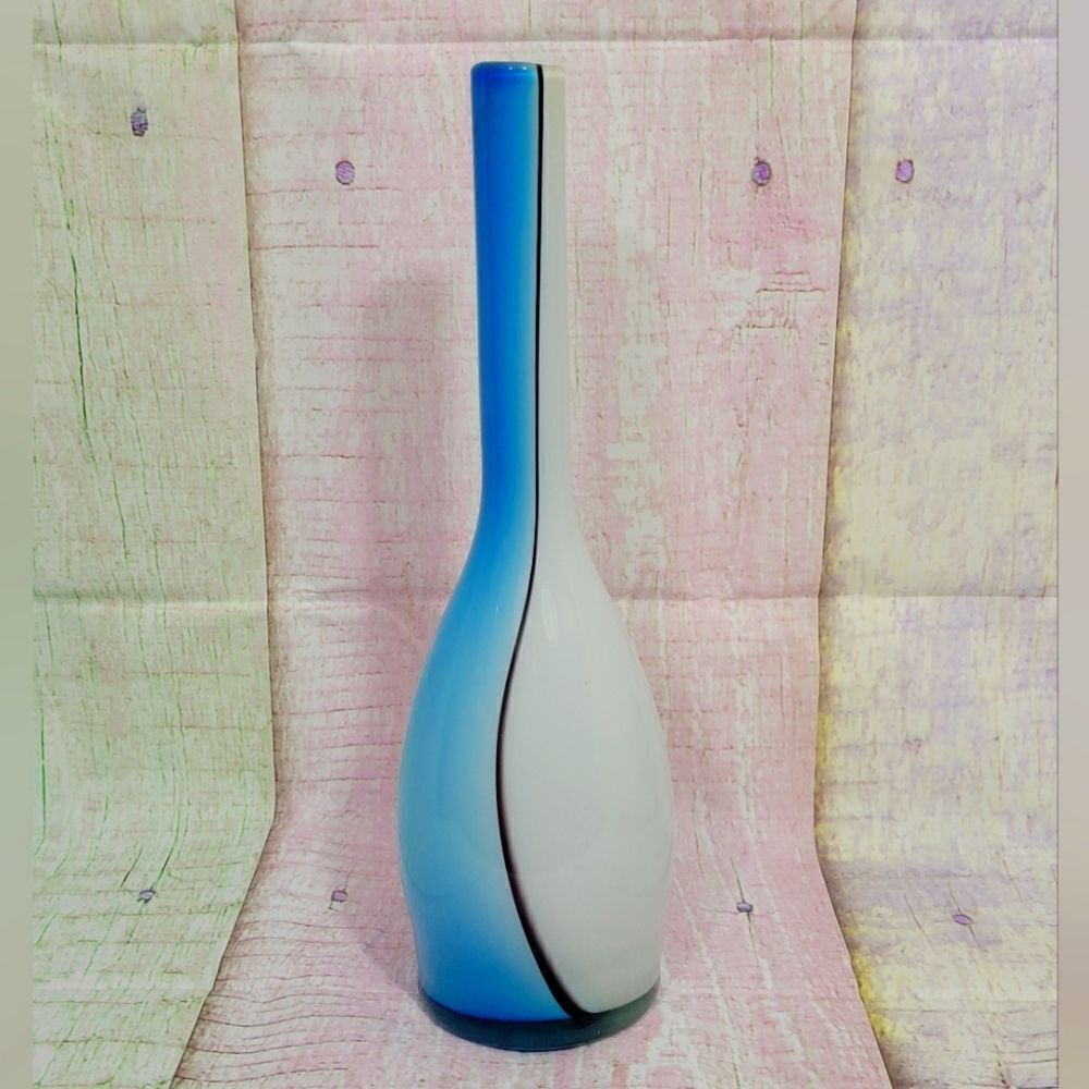 ‎Blue and White Modern Contemporary Vase